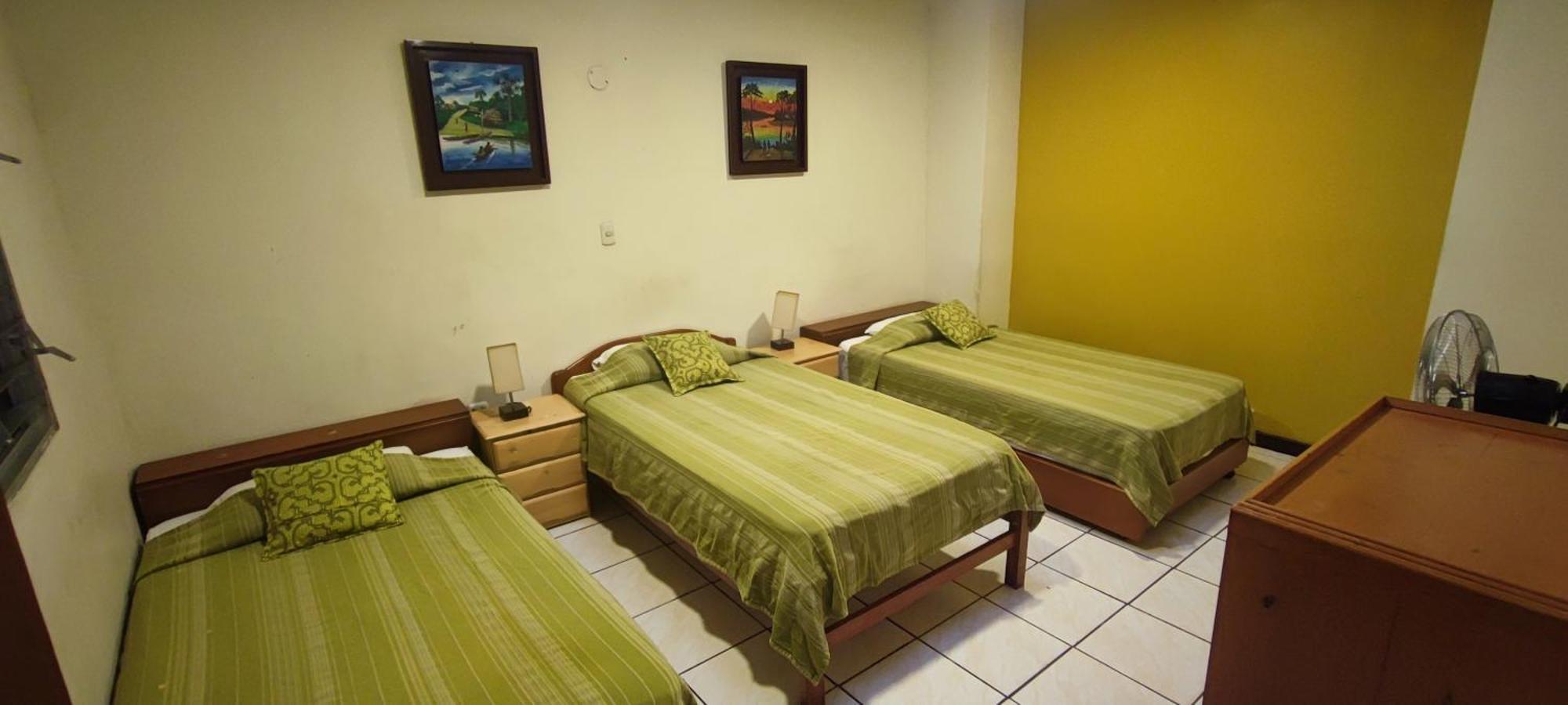 Flying Dog Hostel Iquitos Exterior photo