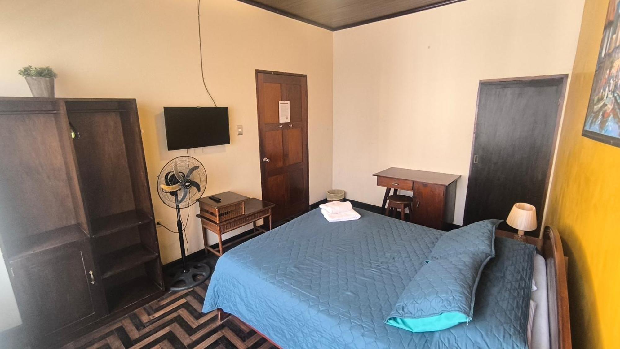 Flying Dog Hostel Iquitos Exterior photo