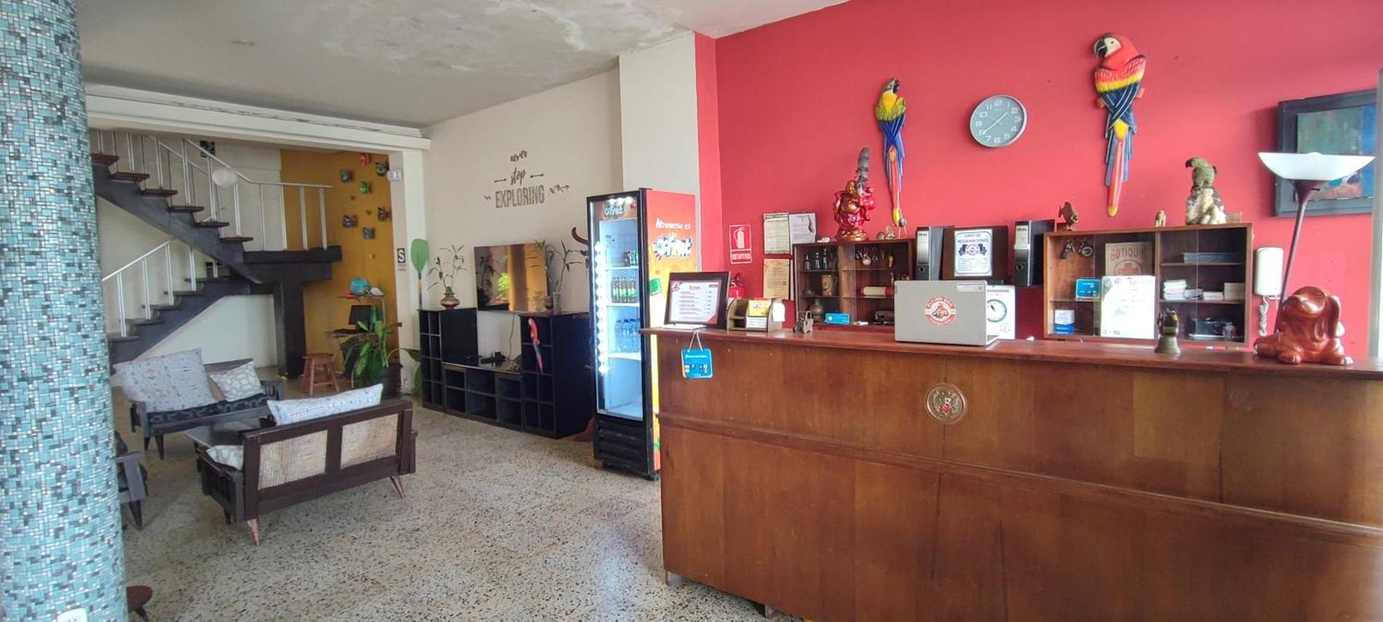 Flying Dog Hostel Iquitos Exterior photo