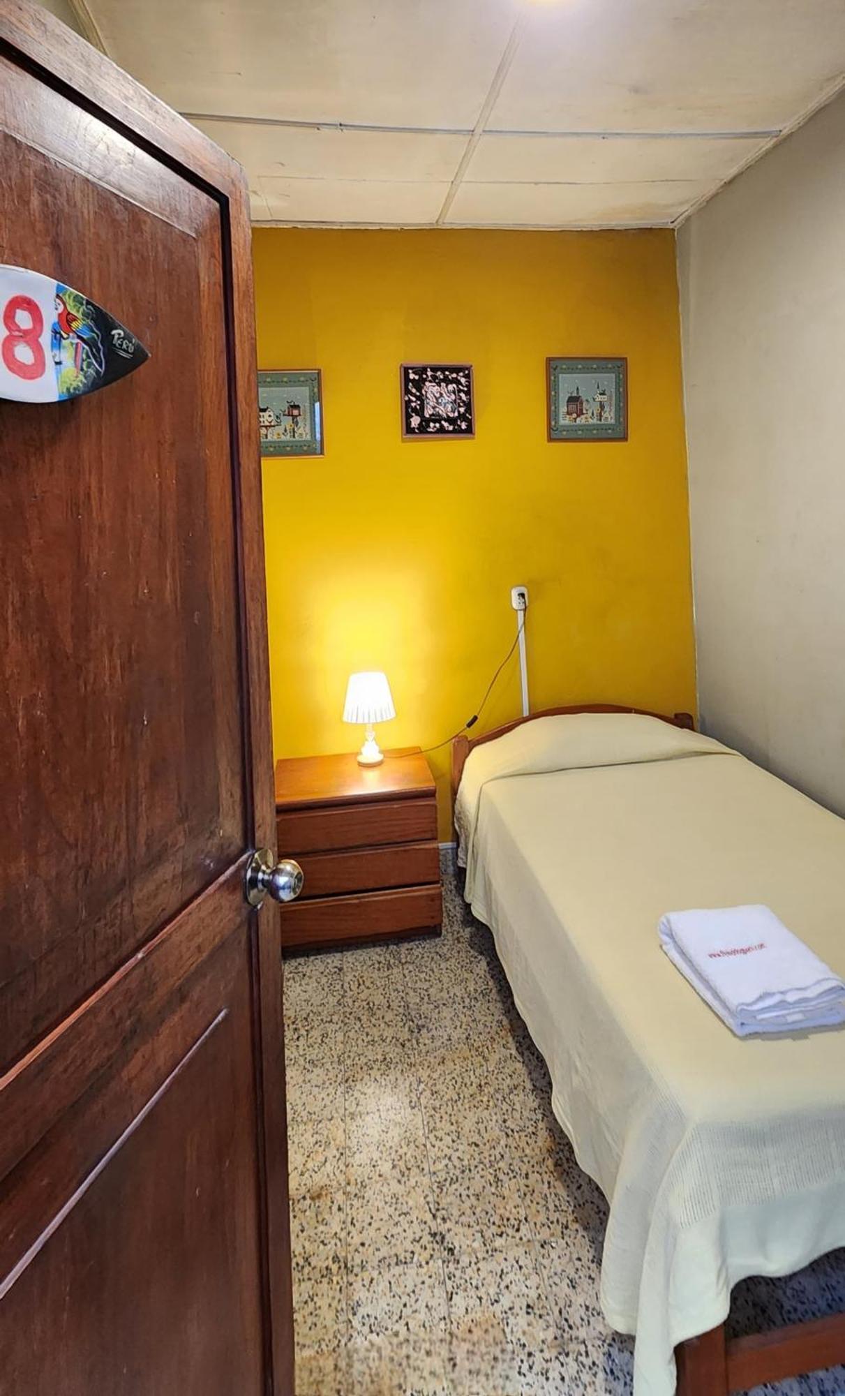 Flying Dog Hostel Iquitos Exterior photo