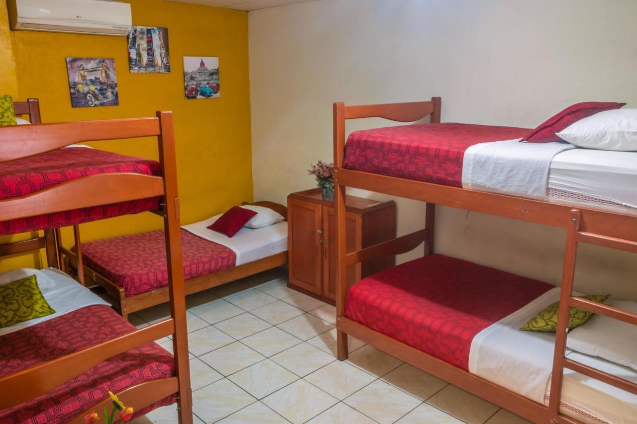 Flying Dog Hostel Iquitos Exterior photo
