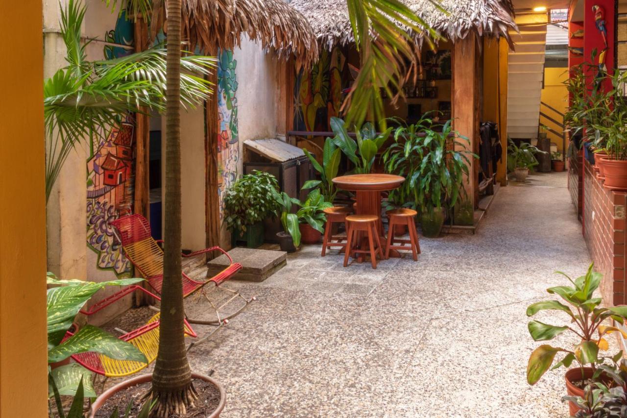 Flying Dog Hostel Iquitos Exterior photo