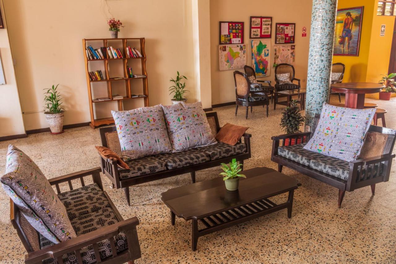 Flying Dog Hostel Iquitos Exterior photo