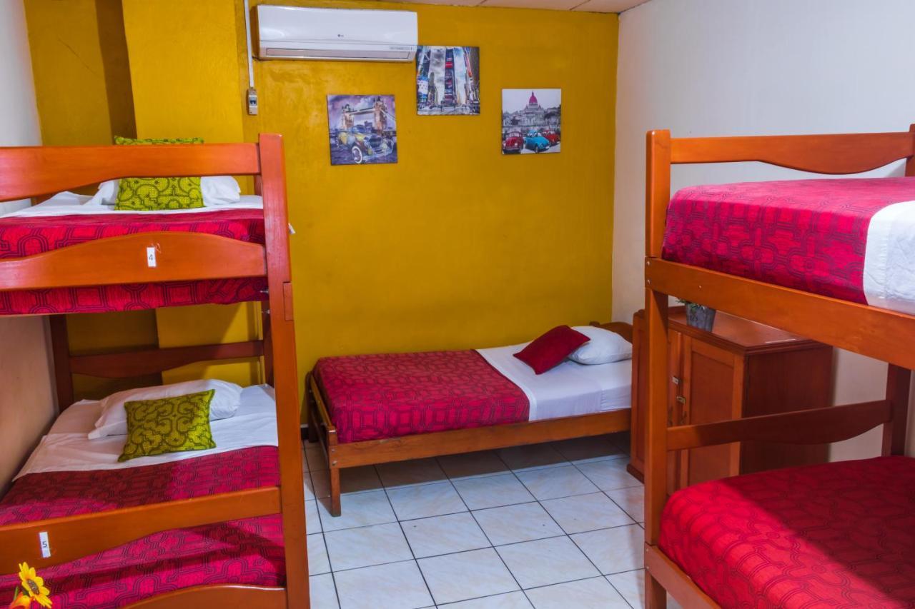 Flying Dog Hostel Iquitos Exterior photo